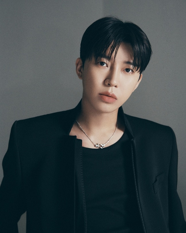 임영웅 두 번째 정규 앨범 'IM HERO 2' 콘셉트 포토 버전 01